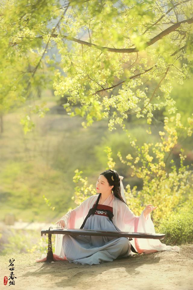 EMC易倍体育 易倍EMC上门女婿揣1000块给父母拜年被妻子没收丈母娘却偷塞给他2000块(图11)