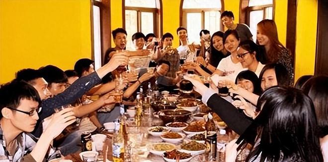 EMC体育 EMC易倍体育退休后才会发现：多子女家庭的老人比独生子女家庭的老人更幸福(图6)