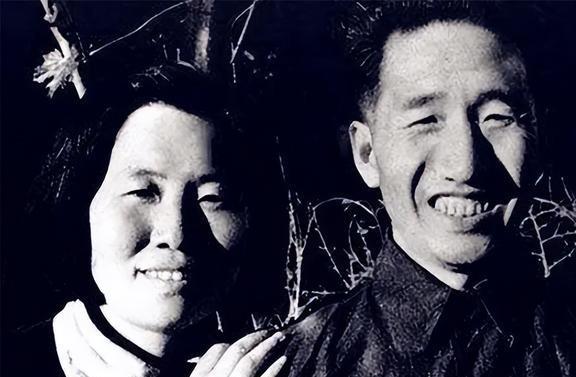 EMC易倍体育 易倍EMC1950年周总理向夫人敬酒20年前那件事太对不起你了(图1)