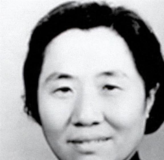 EMC易倍体育 易倍EMC1950年周总理向夫人敬酒20年前那件事太对不起你了(图7)