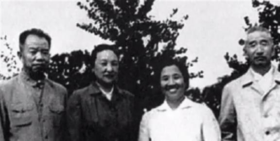 EMC易倍体育 易倍EMC1950年周总理向夫人敬酒20年前那件事太对不起你了(图17)