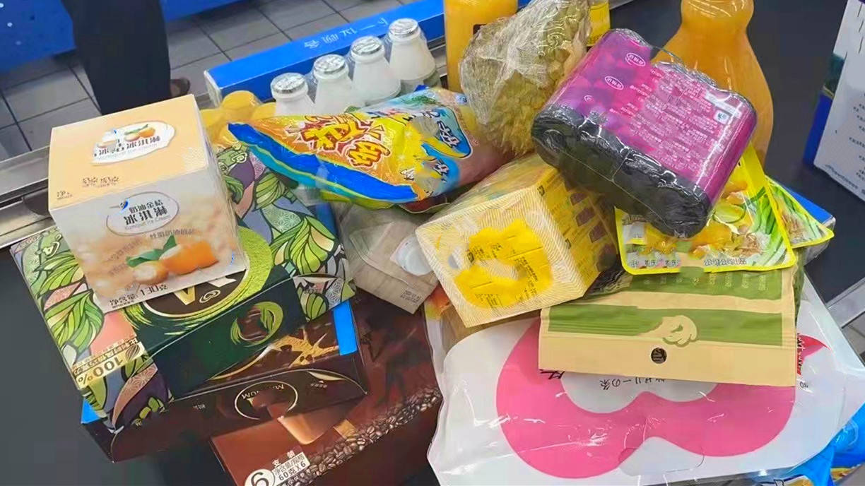 EMC体育 EMC易倍体育囤年货：如果不差钱这6种零食多囤点大人小孩都爱吃太香了(图1)