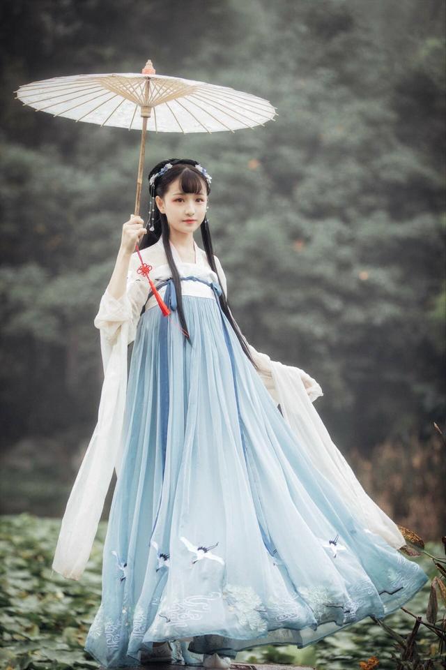 易倍体育 EMC易倍给大孙子10000压岁钱小孙子分文没有儿媳当场翻脸我错了吗(图11)