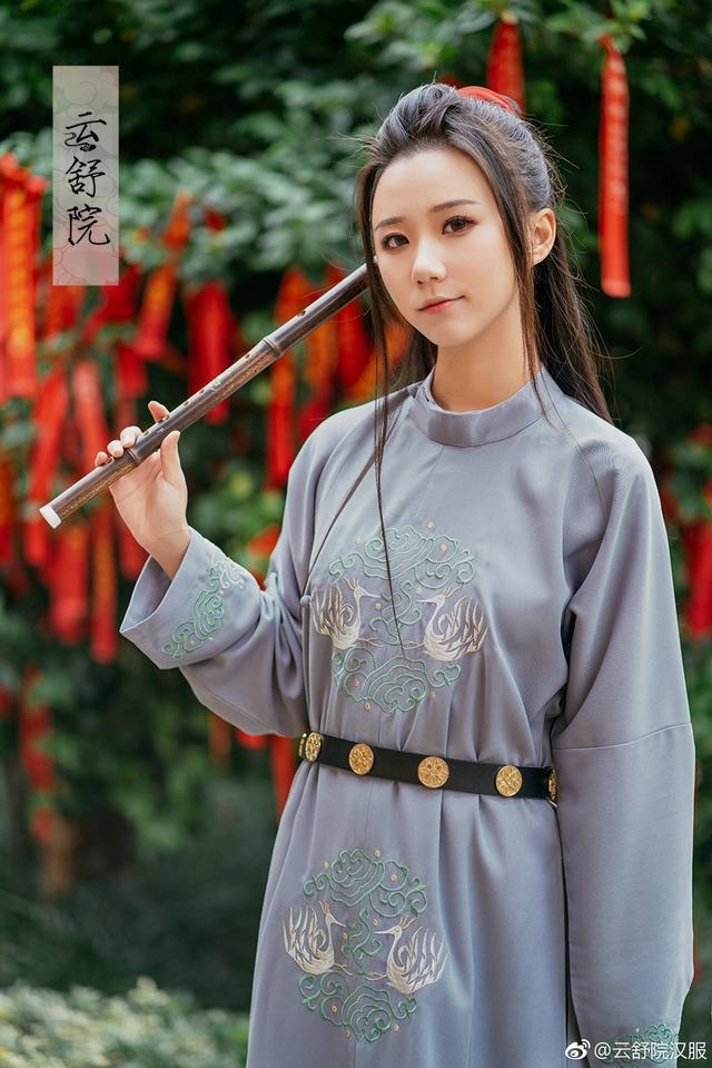 易倍体育 EMC易倍给大孙子10000压岁钱小孙子分文没有儿媳当场翻脸我错了吗(图13)