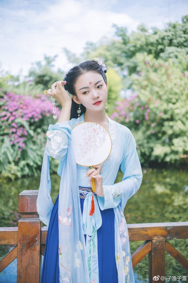 大年初六去给孙子过生日看到EMC体育 EMC易倍体育儿子给儿媳的礼物我决定躺平(图11)