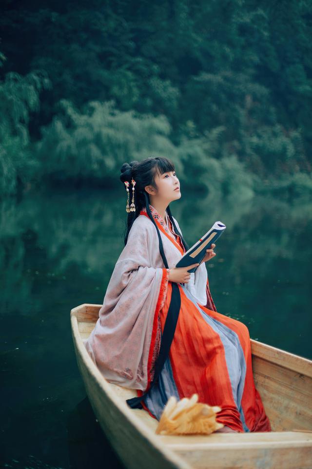 EMC体育 EMC易倍体育三叔四叔把年货吃了个溜光八十岁奶奶拍大腿得！你二嫂享福了(图10)