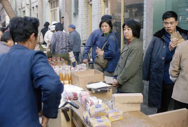 带2000礼品回娘家没想到吃饭时我哥把桌子给掀了还让我滚EMC体育 EMC易倍体育(图1)