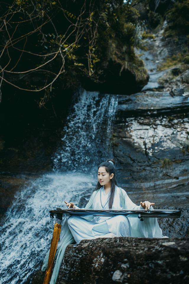 易倍体育 EMC易倍我姐是我妈捡来的弃婴过年给我们几家都办了年货还买了新衣服(图6)