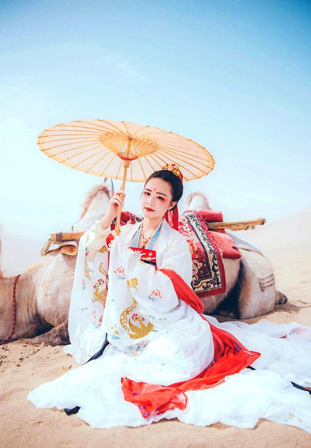 易倍体育 EMC易倍我姐是我妈捡来的弃婴过年给我们几家都办了年货还买了新衣服(图7)