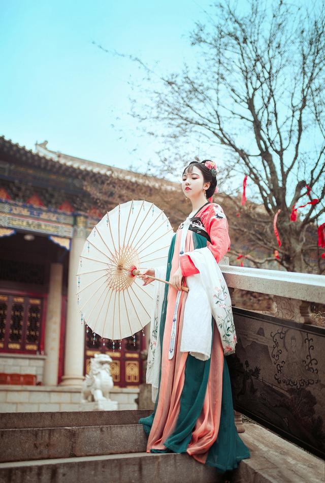 易倍体育 EMC易倍我姐是我妈捡来的弃婴过年给我们几家都办了年货还买了新衣服(图8)