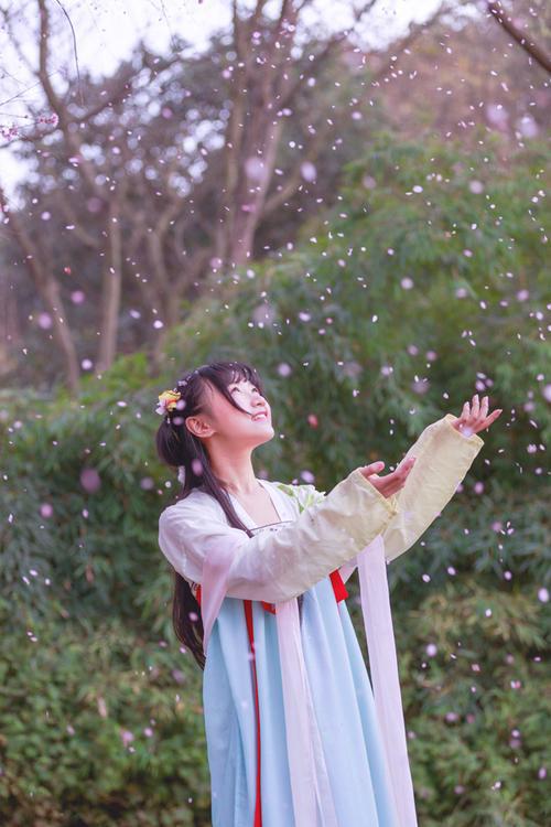易倍体育 EMC易倍我姐是我妈捡来的弃婴过年给我们几家都办了年货还买了新衣服(图12)